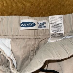 OLD NAVY/THE MODERN JOGGERS. BUILT IN FLEX. SIZE M. Cargo khaki joggers. NWOT